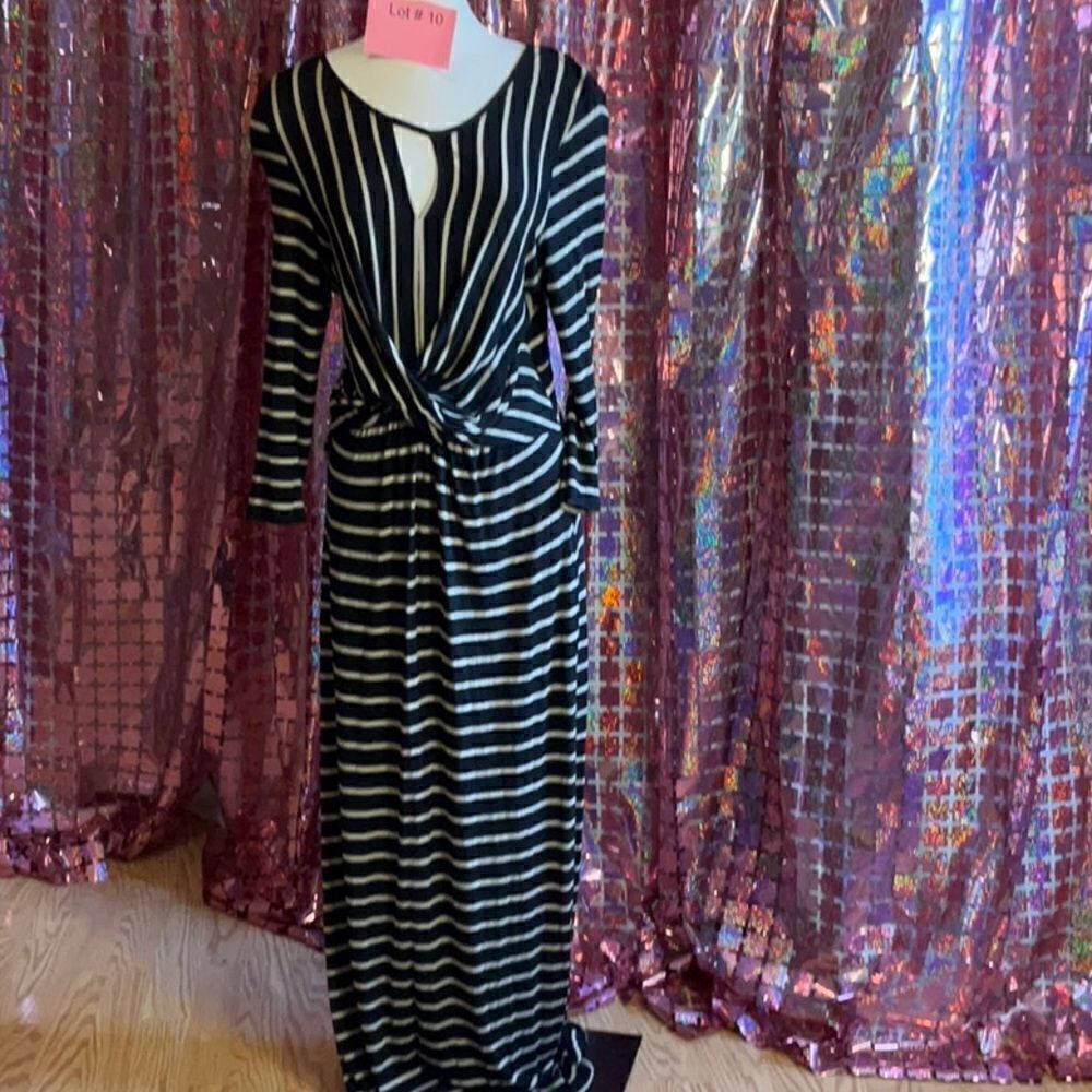 Long sleeved maxi dress in black & tan with twisted waist in large by APT .9